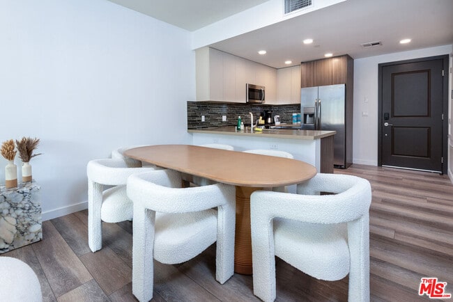 Building Photo - 1070 S Bedford St