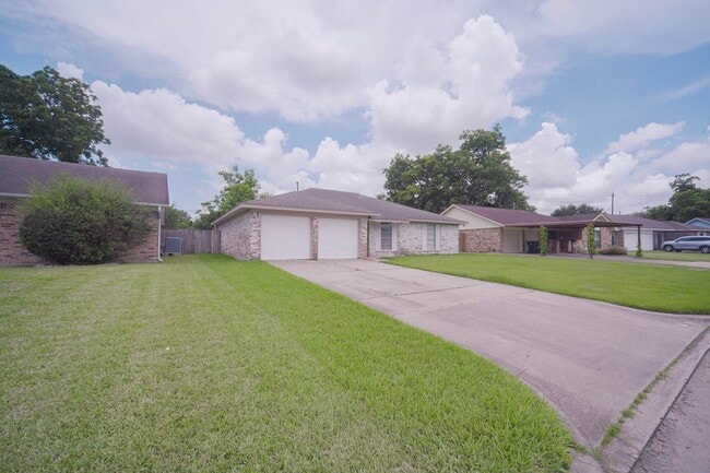 Building Photo - 9811 Mango St
