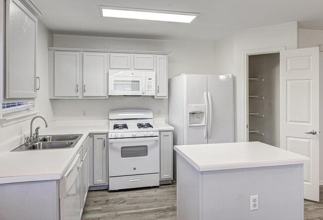 Building Photo - 8417 Twiggy Ln