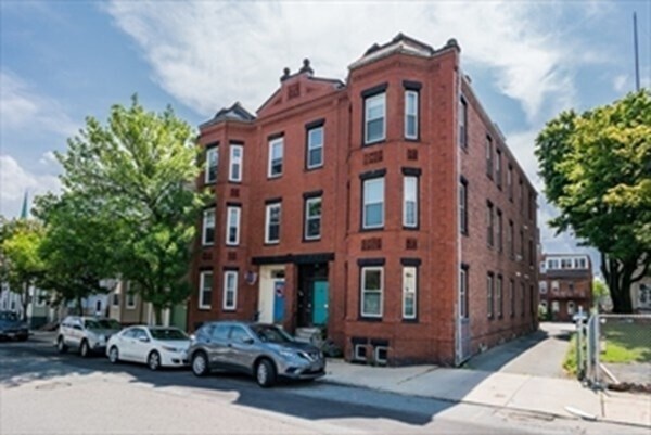 Building Photo - 557 E 4th St