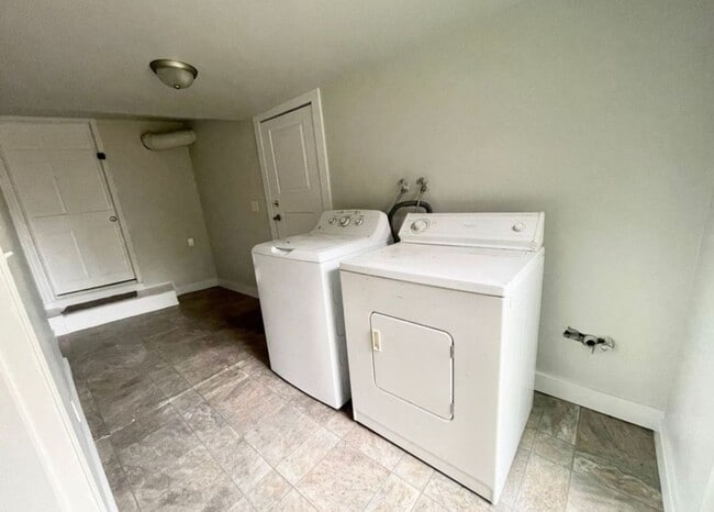Building Photo - Harrington Unit B
