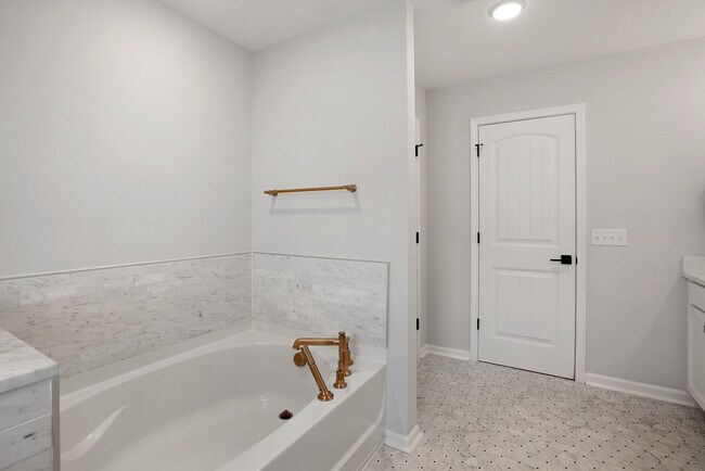 Building Photo - 25 Ashmont St