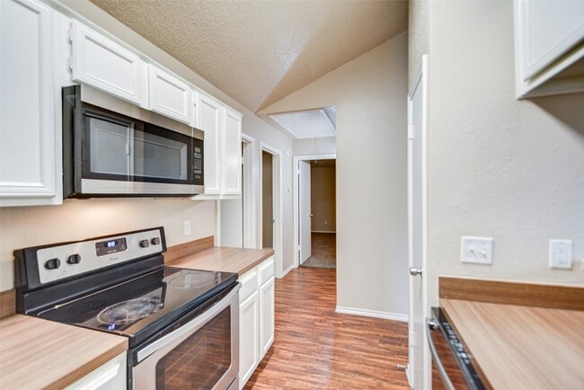 Building Photo - 13106 Townwood Dr
