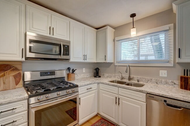 Building Photo - 4609 Waukesha St