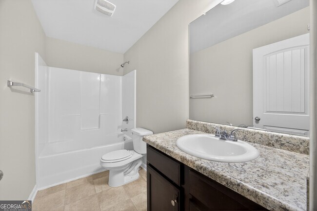 Building Photo - 4497 Ravenwood Dr