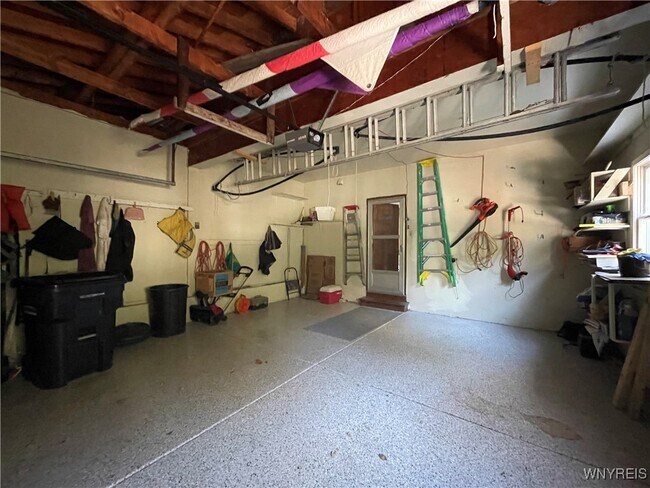 Building Photo - 1825 Winter Rd