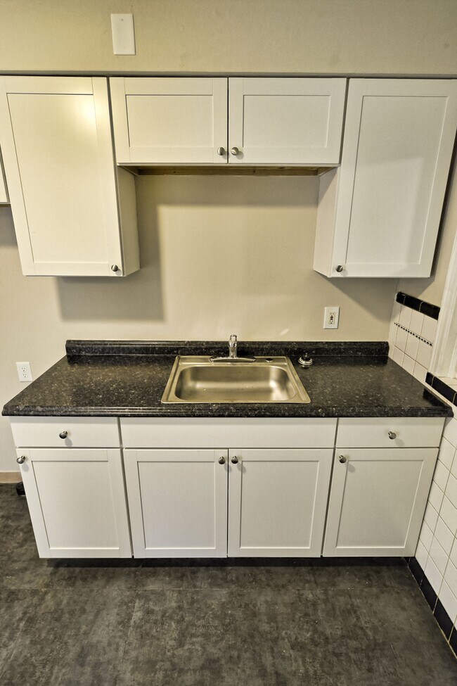 Building Photo - 9650 Cutler Dr