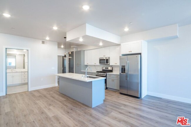 Building Photo - 3672 Jasmine Ave