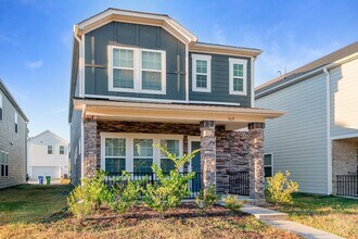 Building Photo - Beautiful and Spacious Home in the Heart o...