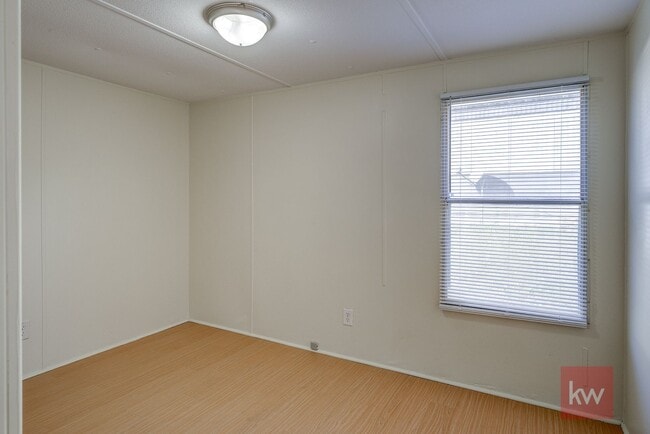 Building Photo - 102 Claude Simmons Rd