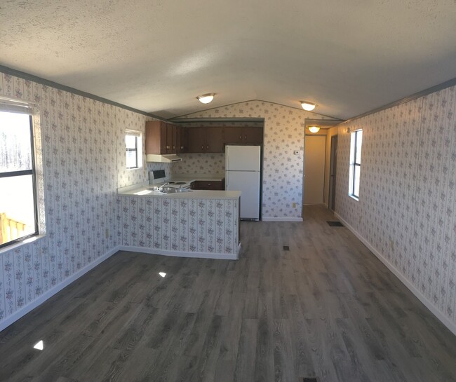 Building Photo - Newly remodeled 2 BDR / 2 BA Home