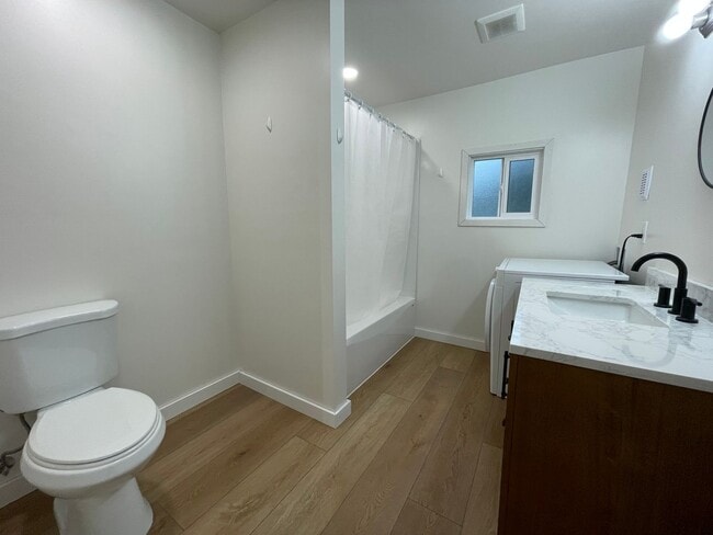 Building Photo - Charming and Cozy Home In Scenic North Whidbey