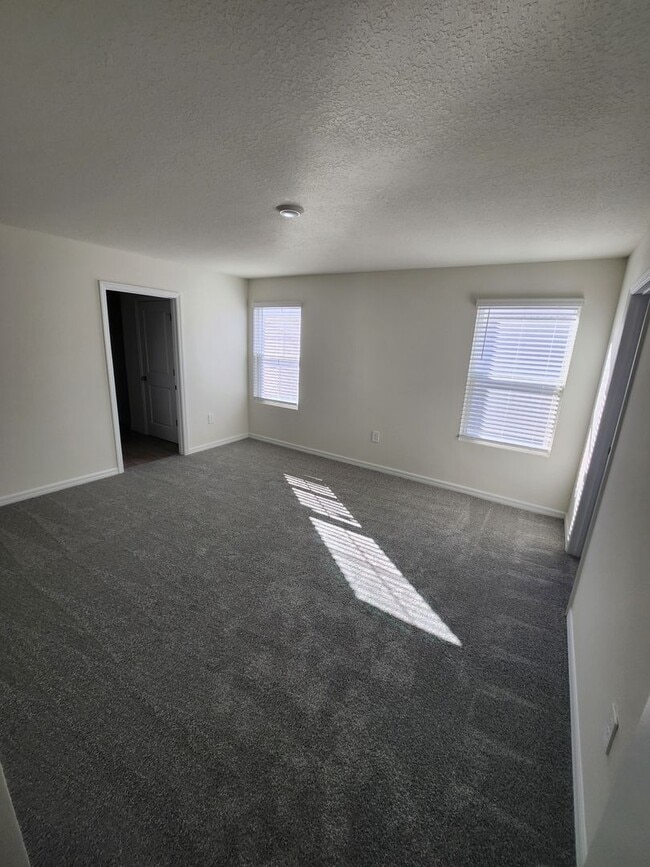 Building Photo - Spacious 4-Bedroom Modern Home in Oaks Preserve – Perfect Gainesville Location