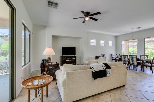 Building Photo - Elegant 3Bedroom/2.5Bath Furnished Home with Casita in Anthem Country Club