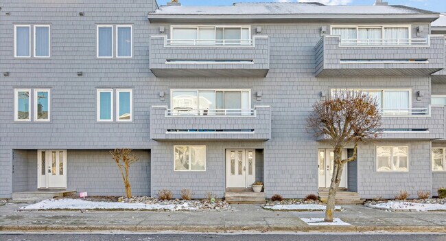 Building Photo - 224 Boardwalk-SI ID1309012P