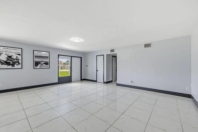 Building Photo - 102 SE El Sito Ct