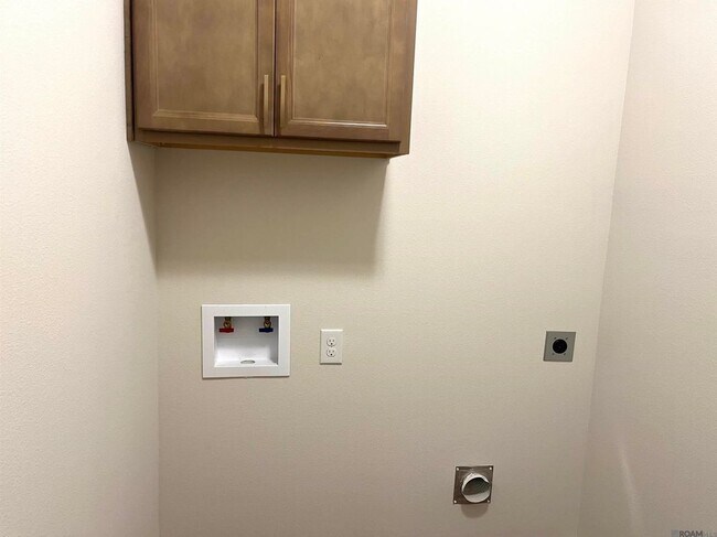 Building Photo - 35657 Woodland Ridge Dr