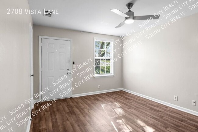Building Photo - 2708 Vista Ln