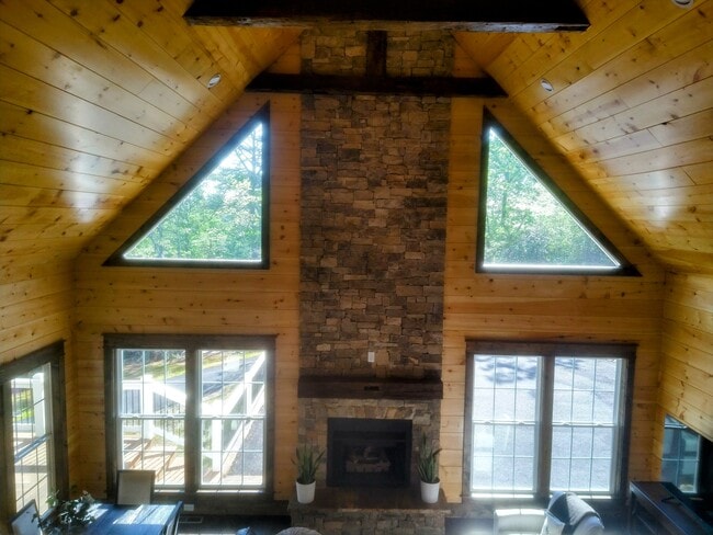 Building Photo - 63 Redwood Ln