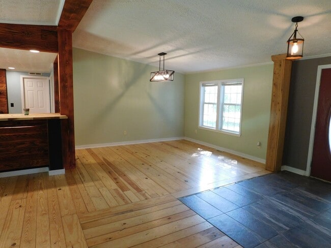 Building Photo - 900 Loftin Farm Rd