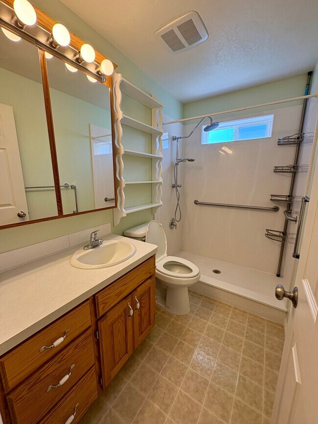 Building Photo - 3492 Stonegate Dr