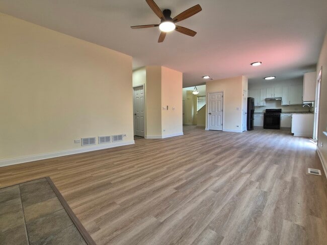 Building Photo - 2355 Shiloh Dr