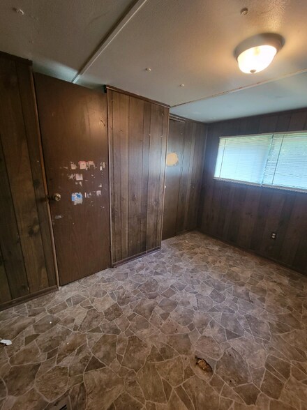 Building Photo - 11 Moore St