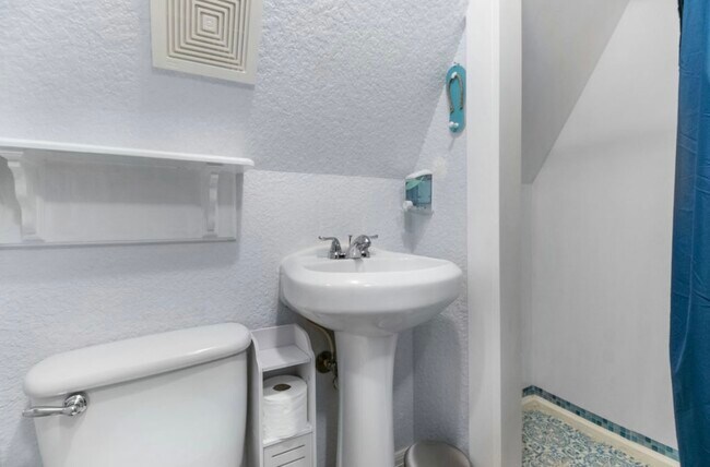 Building Photo - 222 Sandpebble Pl