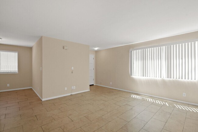 Building Photo - 129 N Cabrillo Ave