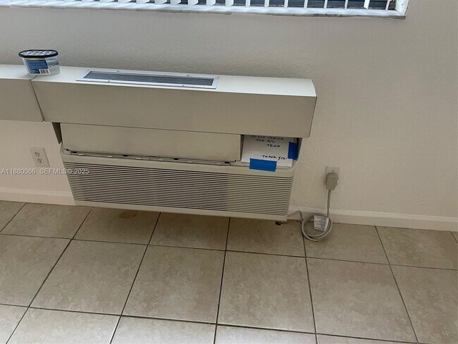 Building Photo - 2401 Riverside Dr