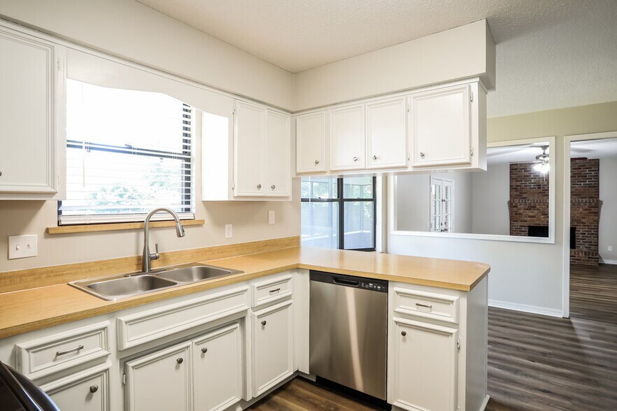 Building Photo - 927 Ridgewall Ct