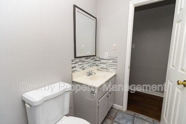 Building Photo - 730 Roberta Dr