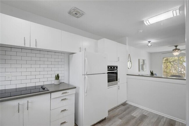 Building Photo - 5320 Balcones Dr