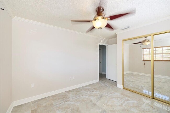 Building Photo - 6804 N Hubert Ave