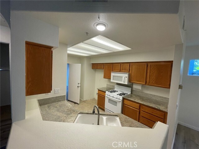 Building Photo - 55 Breakers Ln