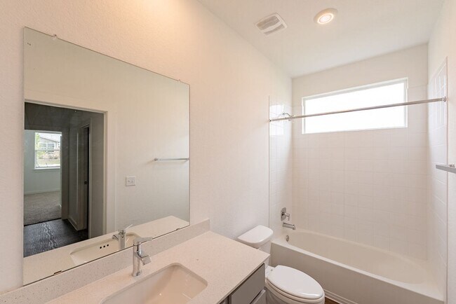 Building Photo - Modern 4 bedroom, 3 bathroom home in Canta...