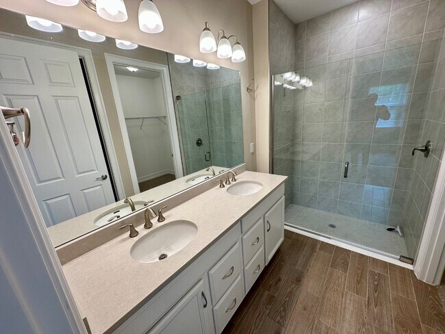 Building Photo - 1051 Enbrook Lp