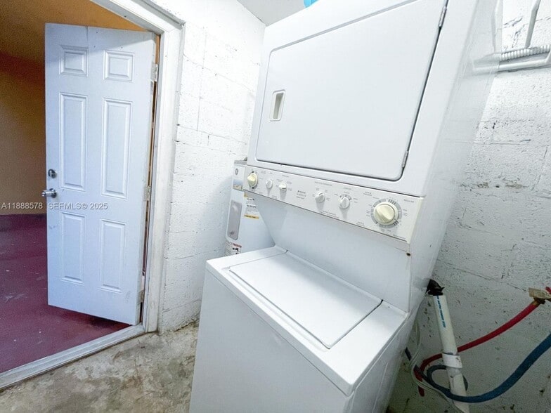 Building Photo - 5970 NW 28th St