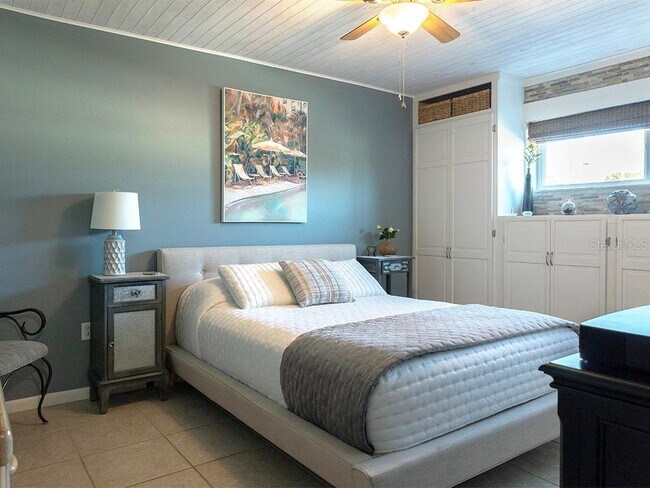 Building Photo - 380 Base Ave E