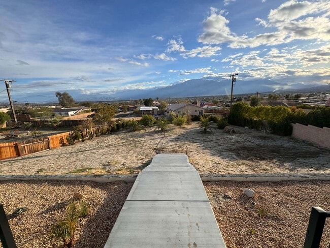 Building Photo - 66815 Vista Pl
