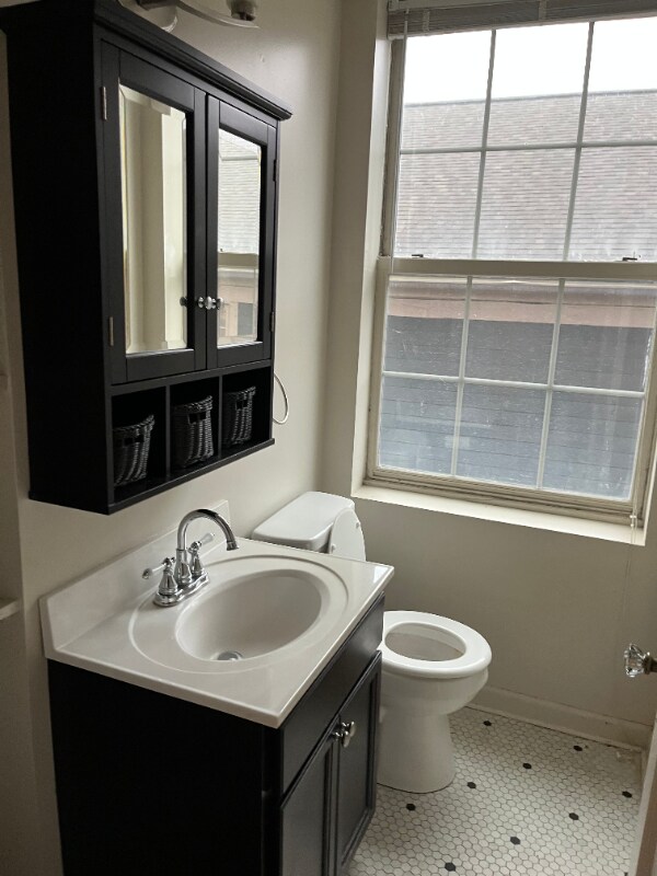 Building Photo - 1 W 28th St