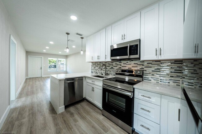 Building Photo - 1405 NW 7th Terrace