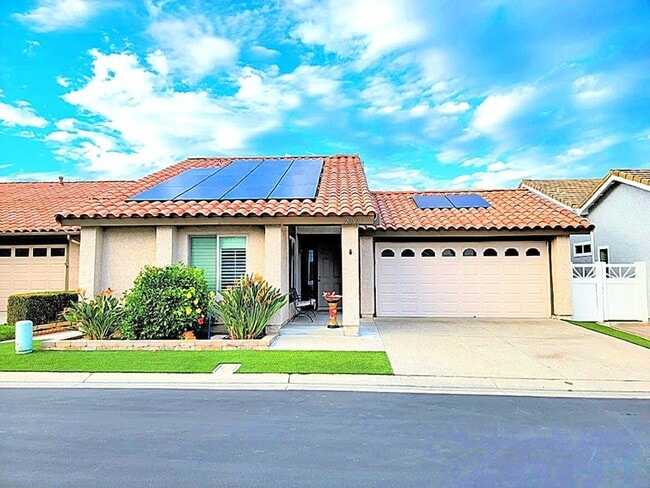 Building Photo - 28506 Barbosa