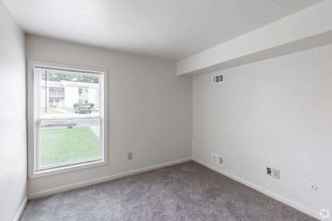 Building Photo - Emerald Pond Estates | 2 bedroom, 1 Bathro...