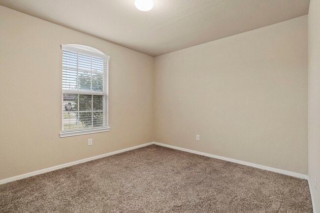 Building Photo - 3322 McDonough Way