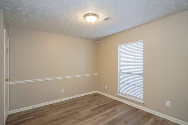 Building Photo - 833 Netherlands Dr