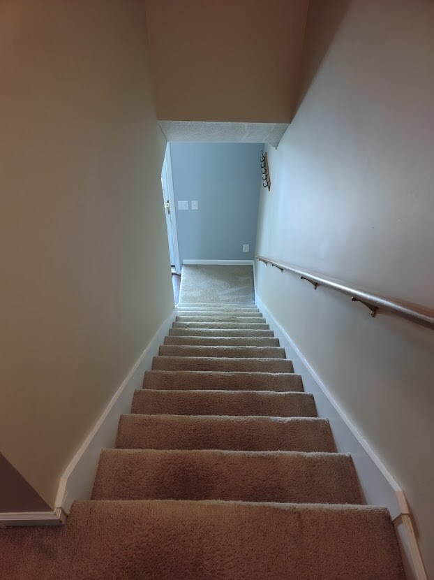 Building Photo - 1219 Camelot Ct NE