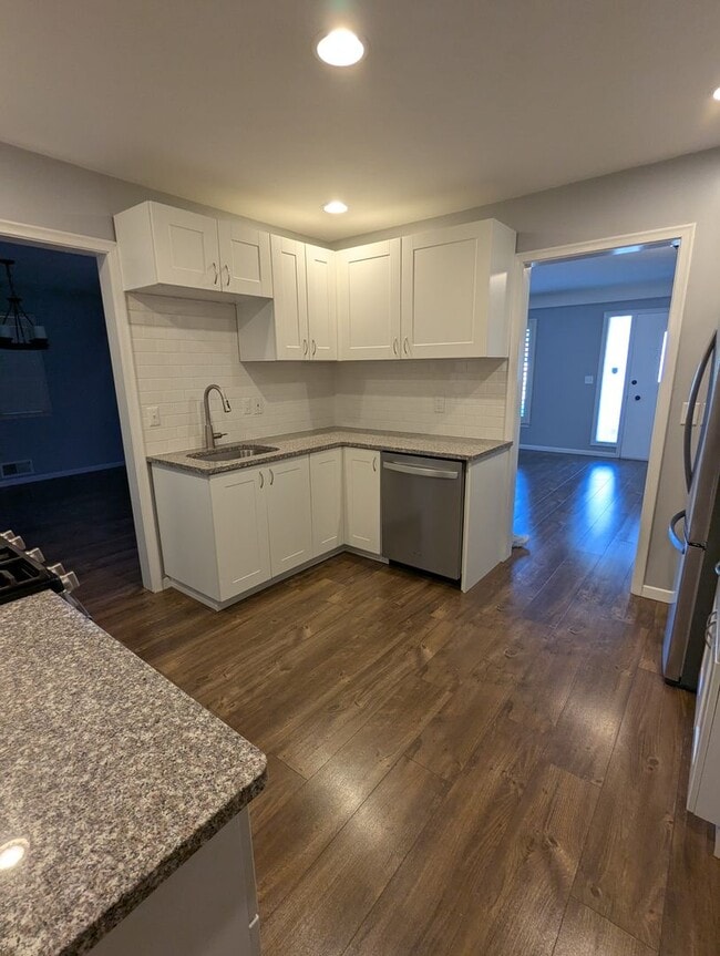 Building Photo - Charming & Spacious Home in the Heart of R...