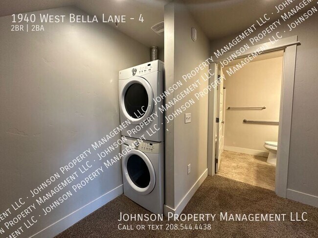 Building Photo - 1940 W Bella Ln