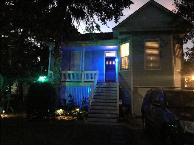Building Photo - 4408 Avenue S 1/2